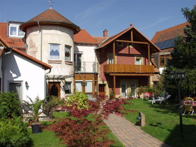 Hotel Gutshof Ziegelhütte Edenkoben Exterior foto